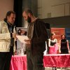 Χάρης Παπαδόπουλος Πρόεδρος της Εταιρείας Ελλήνων σκηνοθετών δίνει στον Χάρη Σταθόπουλο το βραβείο Σκηνοθεσίας